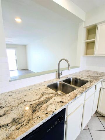 500 Tiki Drive 107, Tiki Island, TX 77554