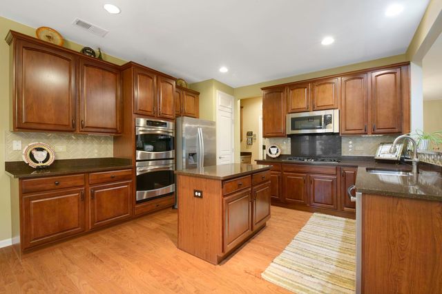 585 Tuscan View Drive, Elgin, IL 60124