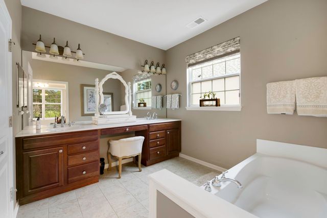 585 Tuscan View Drive, Elgin, IL 60124