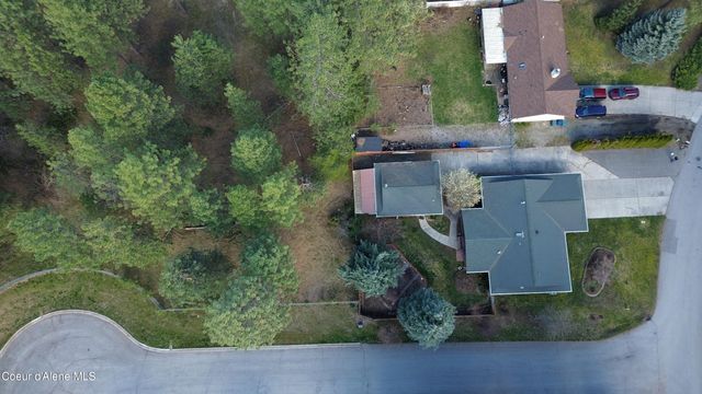 5716 N Parkwood Cir, Coeur D'alene, ID 83815