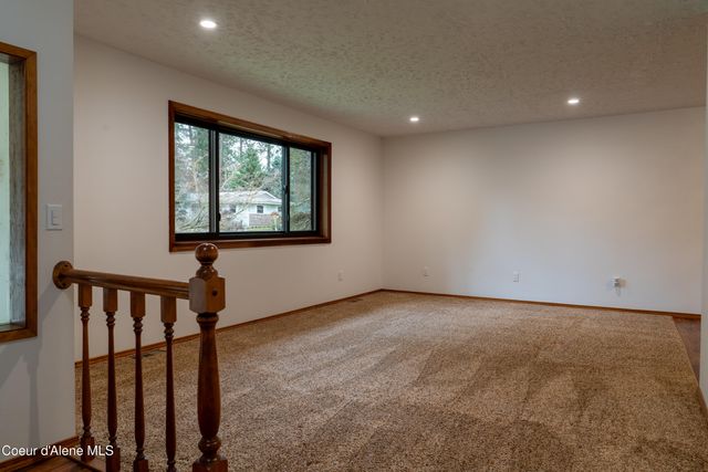 5716 N Parkwood Cir, Coeur D'alene, ID 83815