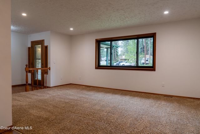 5716 N Parkwood Cir, Coeur D'alene, ID 83815