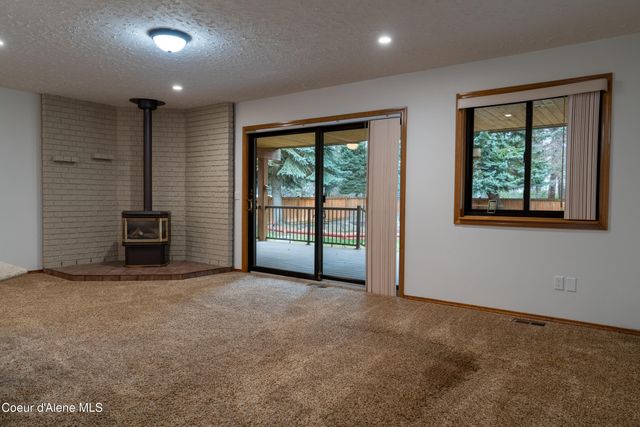 5716 N Parkwood Cir, Coeur D'alene, ID 83815