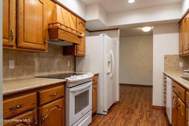 5716 N Parkwood Cir, Coeur D'alene, ID 83815