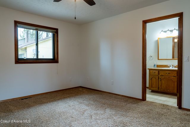 5716 N Parkwood Cir, Coeur D'alene, ID 83815