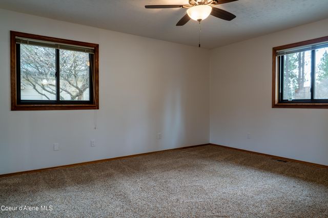 5716 N Parkwood Cir, Coeur D'alene, ID 83815