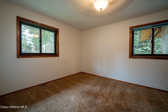 5716 N Parkwood Cir, Coeur D'alene, ID 83815