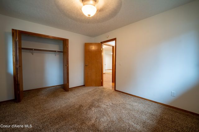 5716 N Parkwood Cir, Coeur D'alene, ID 83815