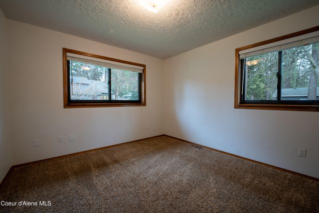 5716 N Parkwood Cir, Coeur D'alene, ID 83815