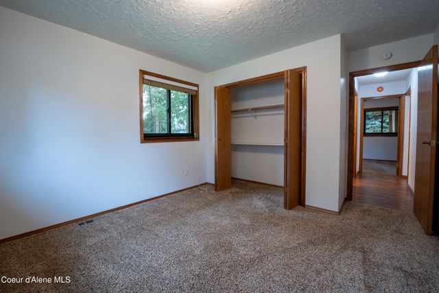 5716 N Parkwood Cir, Coeur D'alene, ID 83815