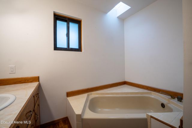 5716 N Parkwood Cir, Coeur D'alene, ID 83815