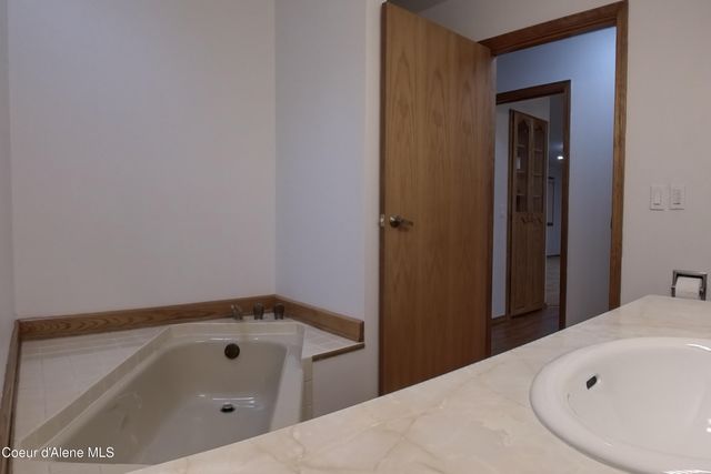 5716 N Parkwood Cir, Coeur D'alene, ID 83815