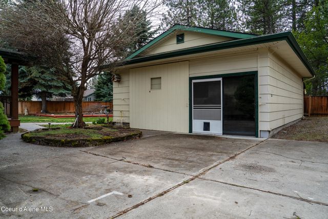 5716 N Parkwood Cir, Coeur D'alene, ID 83815