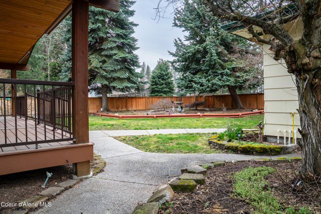 5716 N Parkwood Cir, Coeur D'alene, ID 83815