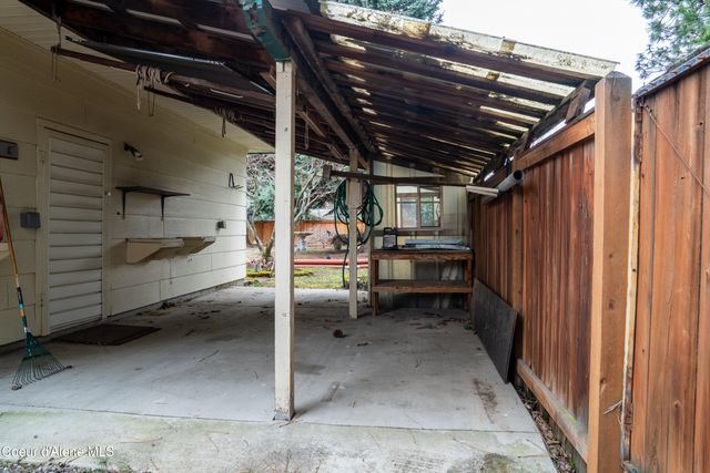 5716 N Parkwood Cir, Coeur D'alene, ID 83815