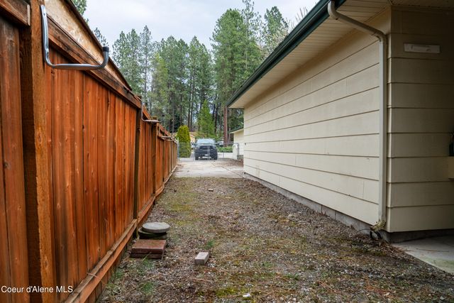 5716 N Parkwood Cir, Coeur D'alene, ID 83815