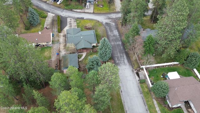 5716 N Parkwood Cir, Coeur D'alene, ID 83815