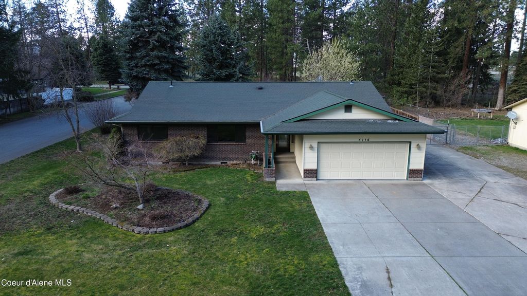5716 N Parkwood Cir, Coeur D'alene, ID 83815