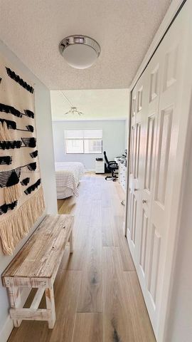 223 Lakeview Drive 204, Weston, FL 33326