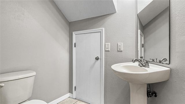 9402 CHARLESBERG DRIVE, Tampa, FL 33635