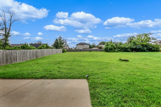 1843 Deerstand Dr, Clarksville, TN 37042
