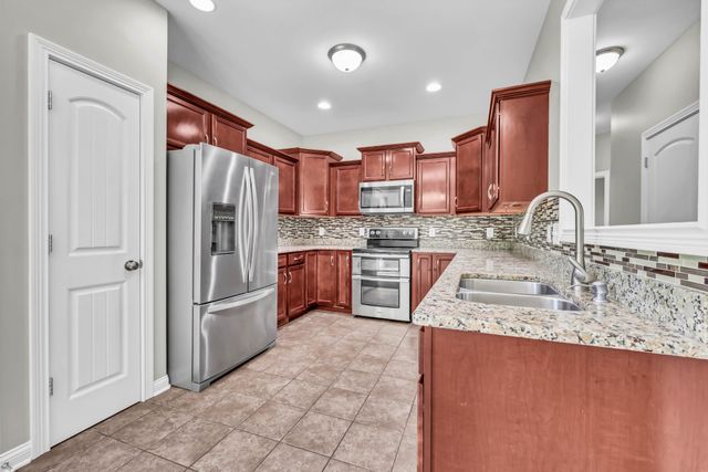 1843 Deerstand Dr, Clarksville, TN 37042
