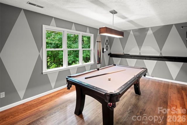 2000 Davis Mountain Road, Hendersonville, NC 28739