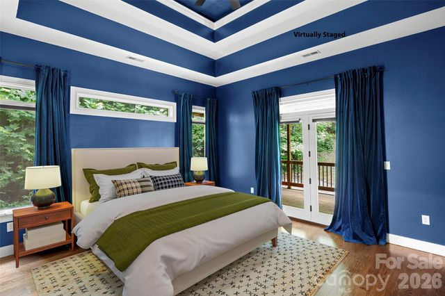 2000 Davis Mountain Road, Hendersonville, NC 28739