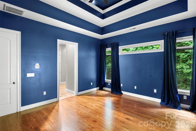 2000 Davis Mountain Road, Hendersonville, NC 28739