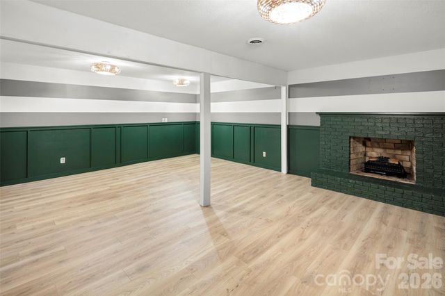 2000 Davis Mountain Road, Hendersonville, NC 28739