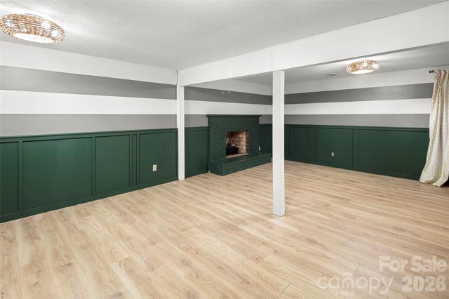 2000 Davis Mountain Road, Hendersonville, NC 28739
