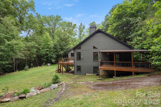 2000 Davis Mountain Road, Hendersonville, NC 28739