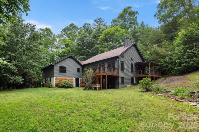 2000 Davis Mountain Road, Hendersonville, NC 28739