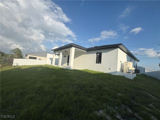 661 Wilmington PKWY, Cape Coral, FL 33993