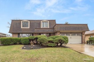 825 Columbia Lane, Darien, IL 60561