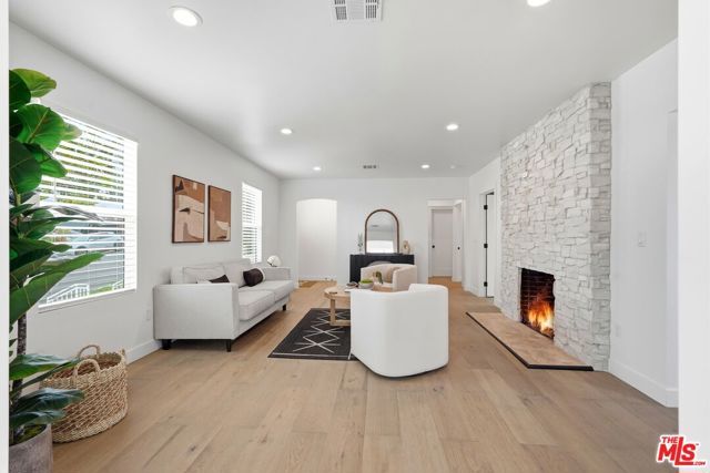 5452 Harcross Drive, Los Angeles, CA 90043