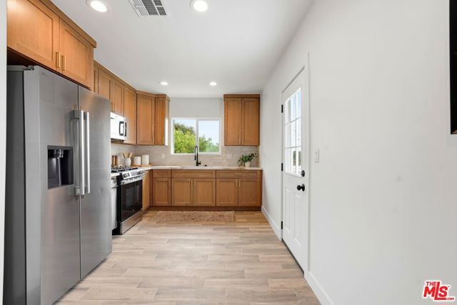 5452 Harcross Drive, Los Angeles, CA 90043