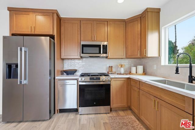 5452 Harcross Drive, Los Angeles, CA 90043