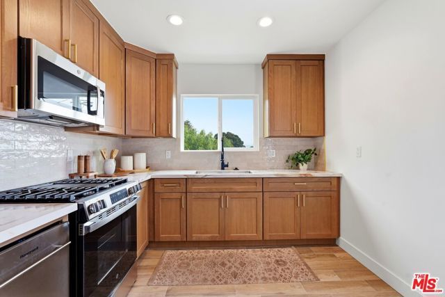 5452 Harcross Drive, Los Angeles, CA 90043