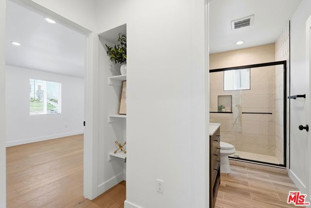 5452 Harcross Drive, Los Angeles, CA 90043