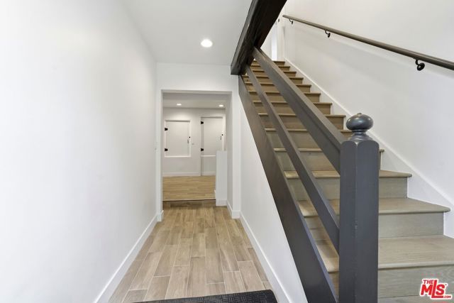 5452 Harcross Drive, Los Angeles, CA 90043