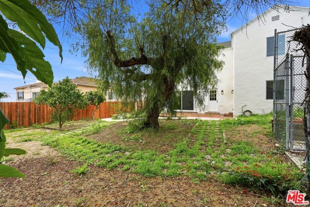 5452 Harcross Drive, Los Angeles, CA 90043