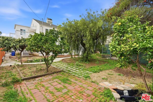 5452 Harcross Drive, Los Angeles, CA 90043