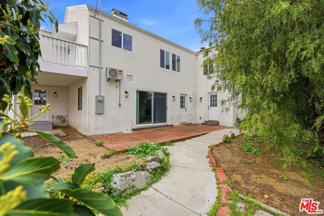 5452 Harcross Drive, Los Angeles, CA 90043