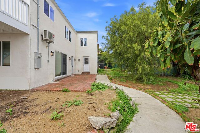 5452 Harcross Drive, Los Angeles, CA 90043
