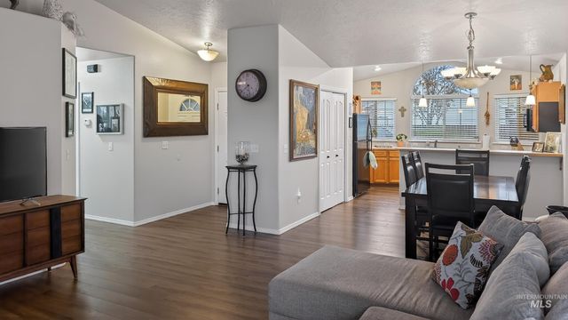 5222 N Joe Robbie Ave, Boise, ID 83713