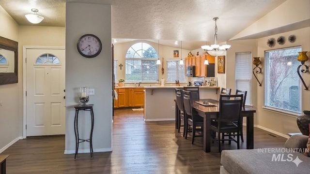 5222 N Joe Robbie Ave, Boise, ID 83713