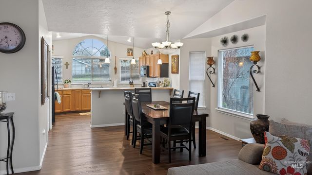 5222 N Joe Robbie Ave, Boise, ID 83713