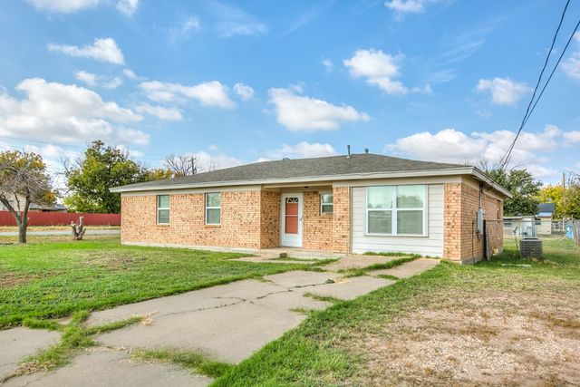 1008 Country Club Road, Ballinger, TX 76821