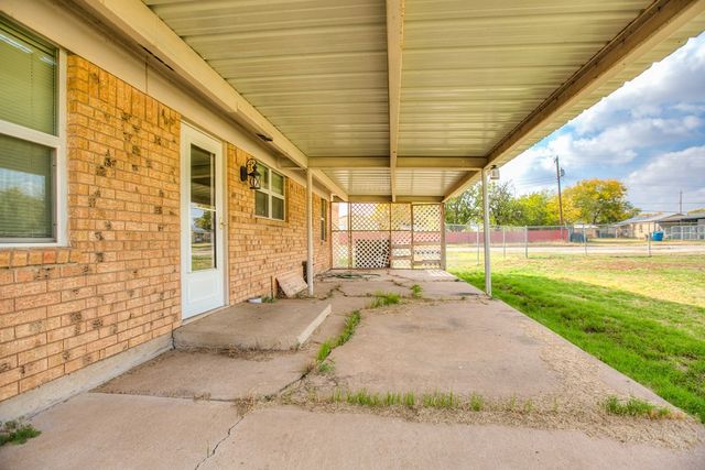 1008 Country Club Road, Ballinger, TX 76821